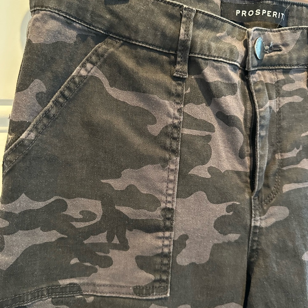Prosperity Women's Camouflage Ankle Pants - Tags Off But Never Worn - Picture 2 of 10